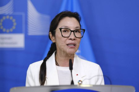Téléchargez les photos : Michelle Yeoh, ambassadrice de bonne volonté de l'UDP, lors d'une conférence de presse sur la sécurité routière au siège de l'UE à Bruxelles, en Belgique, le 20 septembre 2023 - en image libre de droit
