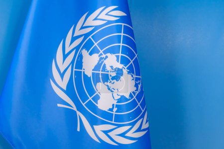 Foto de Banderas de la ONU en sede europea Edificio en Bruselas, Bélgica el 28 de septiembre de 2023. - Imagen libre de derechos