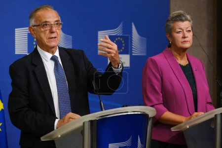 Téléchargez les photos : La commissaire européenne Ylva Johansson et le ministre colombien de la Défense Ivan Velasquez tiennent une conférence de presse conjointe pour le dialogue UE-Colombie sur la drogue à Bruxelles, en Belgique, le 29 septembre 2023. - en image libre de droit