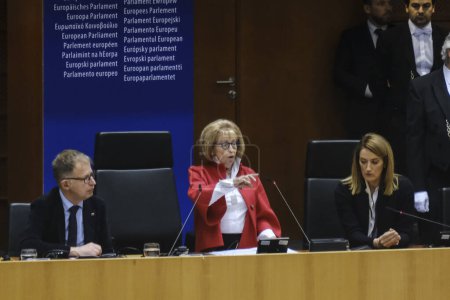 Téléchargez les photos : Irene Shashar, une survivante du ghetto de Varsovie, s'adresse à la plénière du Parlement européen à l'approche du jour du Souvenir de l'Holocauste au Parlement européen à Bruxelles, en Belgique, le 25 janvier 2023. - en image libre de droit