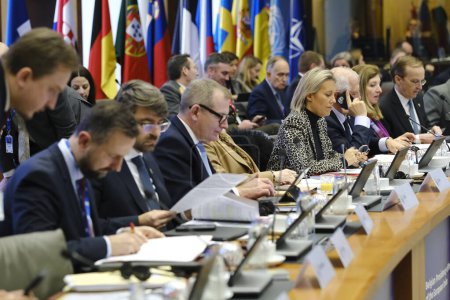 Foto de Ludivine Dedonder, Ministro de Defensa antes de la foto familiar durante la reunión informal de ministros de Defensa de la UE en Bruselas, Bélgica, el 31 de enero de 2024. - Imagen libre de derechos