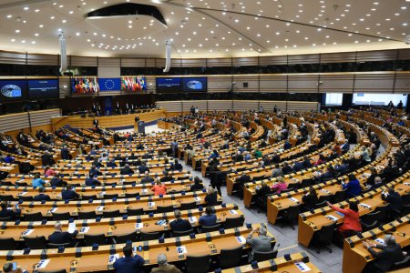 Foto de Vista general del Pleno durante el discurso del rey Felipe de Bélgica en la sesión plenaria del Parlamento Europeo en Bruselas, Bélgica, el 10 de abril de 2024. - Imagen libre de derechos