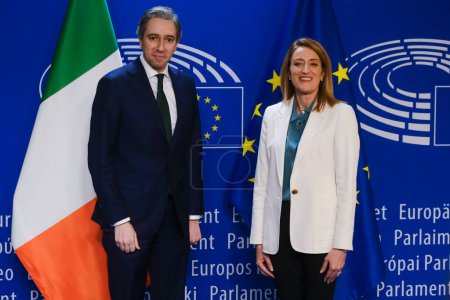 Téléchargez les photos : Roberta METSOLA, Présidente du Parlement européen, rencontre Simon HARRIS, Premier ministre irlandais à Bruxelles, Belgique, le 11 avril 2024. - en image libre de droit