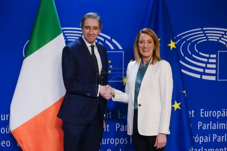 Téléchargez les photos : Roberta METSOLA, Présidente du Parlement européen, rencontre Simon HARRIS, Premier ministre irlandais à Bruxelles, Belgique, le 11 avril 2024. - en image libre de droit