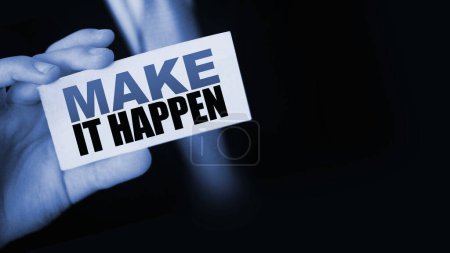 Téléchargez les photos : Make It Happen carte dans la main de l'homme d'affaires. Concept d'entreprise. - en image libre de droit