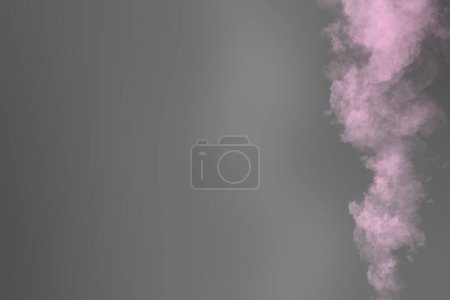 Téléchargez les photos : Abstrait essuyer la fumée légère sur fond dégradé rose orange magenta rouge. - en image libre de droit
