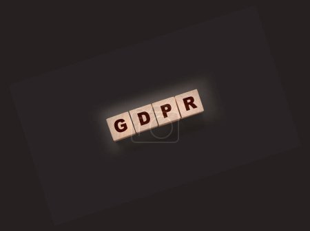 Téléchargez les photos : Mot du RGPD écrit en cubes de bois sur noir. - en image libre de droit