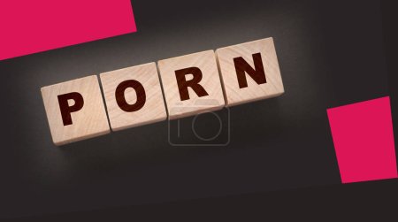 Foto de La palabra PORNO en bloques de madera de juguete - Imagen libre de derechos