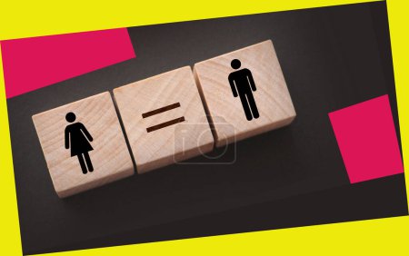 Téléchargez les photos : Concepts d'égalité des sexes. cubes en bois avec symbole féminin et masculin et signe égal. Égalité salariale concept de garantie sociale. - en image libre de droit