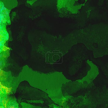 Téléchargez les photos : Aquarelle toile de fond artistique avec des nuances sombres et lumineuses de vert - en image libre de droit