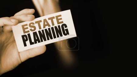 Téléchargez les photos : Estate Planning mots sur la carte d'un homme d'affaires montre. Concept d'entreprise immobilière. - en image libre de droit
