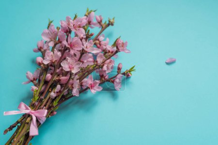 Foto de Spring bouquet. Greeting card spring flowers. Branches with flowers on a blue background - Imagen libre de derechos
