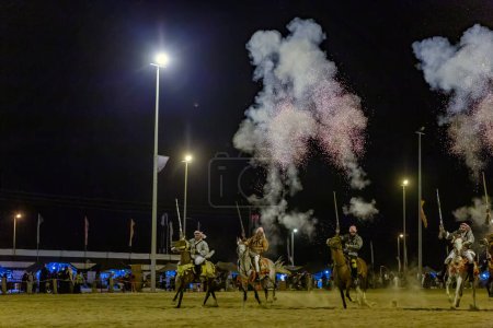 Foto de Caballos actuando en el festival Safari en el desierto de Abqaiq en Salasil Dammam Arabia Saudita. 10-Ene-2020. - Imagen libre de derechos