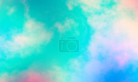 Téléchargez les photos : Ton de couleur rétro des nuages avec ciel bleu dans la journée ensoleillée - en image libre de droit