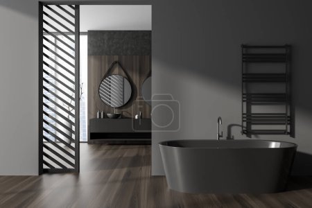 Téléchargez les photos : Intérieur salle de bain sombre avec baignoire sur parquet, double lavabo avec miroir sur fond. Fenêtre panoramique sur les gratte-ciel. rendu 3D - en image libre de droit