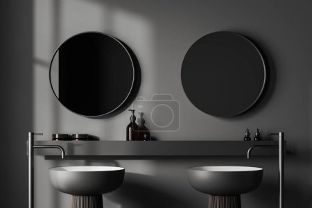 Dunkles Badezimmer mit Doppelwaschbecken und Regal mit Accessoires. Zwei runde Spiegel und lange Wasserhähne. 3D-Rendering