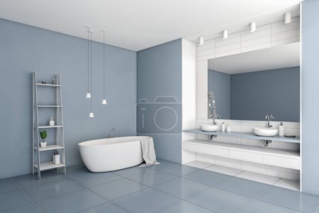 Foto de Vista de esquina en el interior del baño luminoso con espejo grande, bañera, estantes, toalla, paredes azules, jabón líquido. renderizado 3d - Imagen libre de derechos