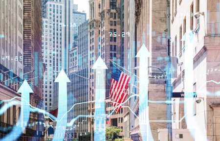 Foto de New York wall street, stock exchange building and american flags in row. Concept of money and international banking system - Imagen libre de derechos