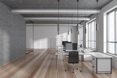 Foto de Interior gris de negocios con sillones y ordenador PC en el escritorio, piso de madera. Zona de coworking con ventana panorámica sobre rascacielos. Renderizado 3D - Imagen libre de derechos