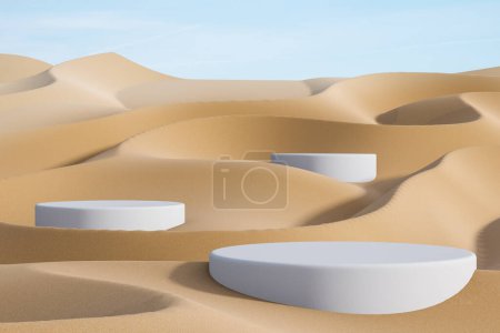 Foto de Tres podios redondos blancos sobre arena en el desierto con cielo sobre fondo. Mockup para la exhibición y promoción del producto. Renderizado 3D - Imagen libre de derechos