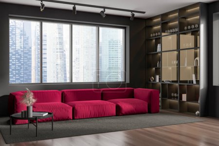 Foto de Moderno salón interior con sofá rojo, vista lateral, armario con decoración, suelo de madera. Ventana panorámica de la ciudad de Singapur. Renderizado 3D - Imagen libre de derechos