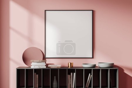 Téléchargez les photos : Salon rose intérieur avec tiroir et décoration artistique élégante avec livres, design scandinave moderne minimaliste. Affiche carrée en toile maquillée. rendu 3D - en image libre de droit