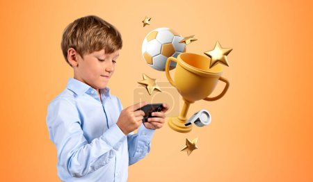 Téléchargez les photos : Enfant garçon jouant à des jeux vidéo avec téléphone dans les mains. Icônes de football et de coupe championne, étoiles sur fond orange. Concept de simulateurs et de sport - en image libre de droit