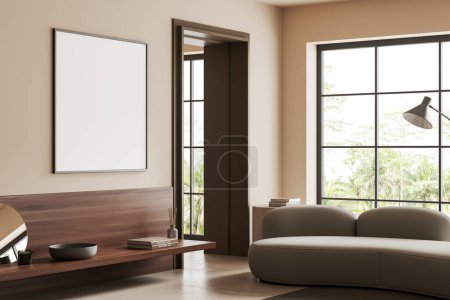 Foto de Interior de la sala de estar beige con sofá en el suelo de hormigón ligero. Estante con decoración, vista lateral, zona de relax en apartamento. Prepara un póster en la pared. Renderizado 3D - Imagen libre de derechos