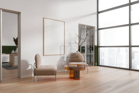 Foto de Interior de la moderna sala de estar con paredes blancas, suelo de madera, dos cómodos sillones beige, mesa de centro de vidrio y una maqueta vertical de póster. Ventana con paisaje urbano borroso. renderizado 3d - Imagen libre de derechos