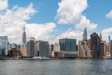 Photo for Panoramic view of New York city and its skyscrapers on cloudy day. New York, the United States of America. Concept of sightseeing and tourism - Royalty Free Image