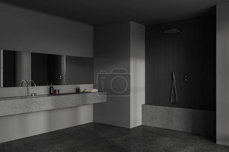 Téléchargez les photos : Dark home salle de bain intérieure avec lavabo et douche en béton, vue latérale sol en béton gris. Coin de bain moderne avec accessoires minimalistes et miroir. rendu 3D - en image libre de droit