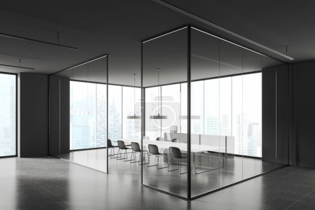 Foto de Esquina de la elegante sala de reuniones de oficina con paredes grises y de vidrio, suelo de baldosas, mesa de conferencias larga con sillas grises y ventanas con paisaje urbano. renderizado 3d - Imagen libre de derechos