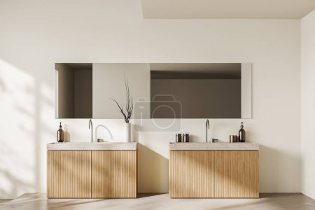 Foto de Interior de baño beige con lavabo doble y espejo grande, terraza con accesorios de baño de hotel, suelo de hormigón ligero. Renderizado 3D - Imagen libre de derechos