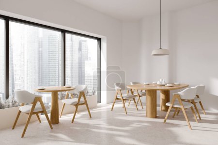 Foto de Interior de cafetería minimalista blanco con mesas y sillas de madera, vista lateral comedor con ventana panorámica en los rascacielos de Singapur, suelo de hormigón ligero. Renderizado 3D - Imagen libre de derechos