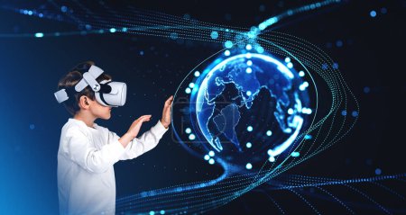 Foto de Niño en gafas vr manos auriculares tocando esfera de tierra digital, conexión global y realidad virtual. Concepto de ciberespacio, entretenimiento e inmersión - Imagen libre de derechos