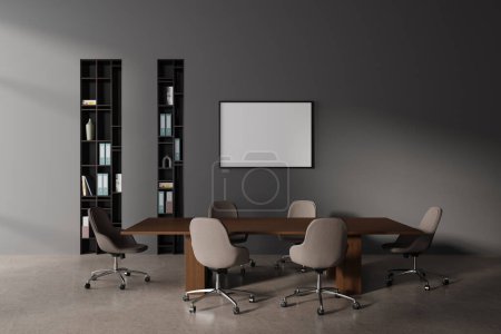 Foto de Interior de la elegante sala de reuniones con paredes grises, suelo de hormigón, mesa de conferencias larga con sillas beige y la maqueta horizontal de póster. renderizado 3d - Imagen libre de derechos