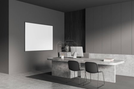 Téléchargez les photos : Intérieur sombre de la salle de consultation avec ordinateur PC et deux chaises, vue latérale, tapis sur sol en béton gris. Affiche maquereau sur mur gris. rendu 3D - en image libre de droit
