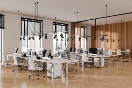 Foto de Interior de negocios blanco con sillones y computadora PC en el escritorio en fila, vista lateral piso de hormigón beige. Sala de conferencias de negocios y ventana panorámica de rascacielos. Renderizado 3D - Imagen libre de derechos