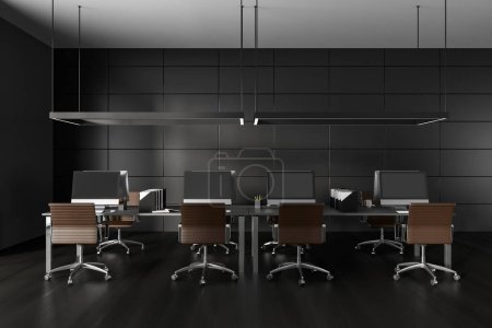 Foto de Moderno interior de coworking con sillones y ordenador PC en el escritorio en fila, piso de madera dura. Empresa de negocios sala de oficina con escritorio y documentos. Renderizado 3D - Imagen libre de derechos