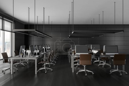 Foto de Espacio abierto interior de la oficina con sillones y ordenador PC en el escritorio en fila, piso de madera dura. Empresa de negocios habitación con ventana panorámica en Kuala Lumpur. Renderizado 3D - Imagen libre de derechos
