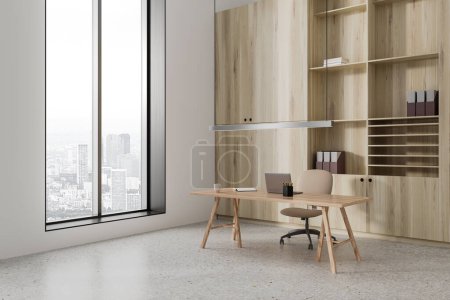 Foto de Blanco moderno interior de oficina de negocios con ordenador portátil en el escritorio, vista lateral piso de hormigón gris. Esquina minimalista CEO con estante, silla y ventana panorámica. Renderizado 3D - Imagen libre de derechos