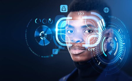 Téléchargez les photos : Homme d'affaires noir et vérification biométrique numérique, réalité virtuelle. Détection de visage et scanner. Concept d'apprentissage automatique - en image libre de droit