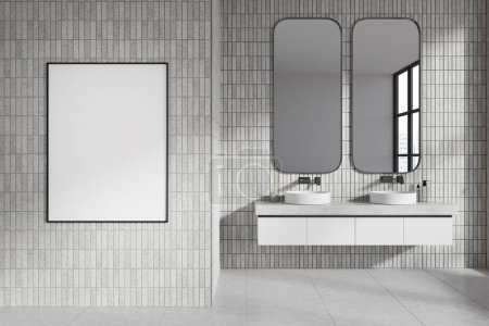 Téléchargez les photos : Intérieur de la salle de bain moderne avec des murs de tuiles blanches, sol en béton, double lavabo avec deux miroirs verticaux au-dessus et affiche maquette verticale sur la gauche. Rendu 3d - en image libre de droit