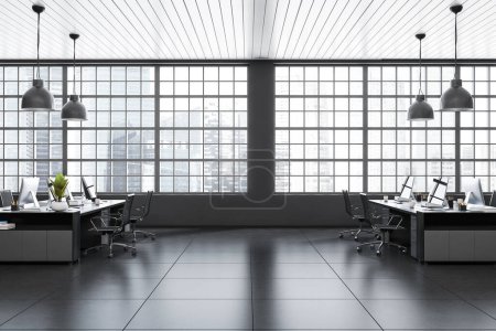 Foto de Interior de negocios con sillones y ordenador PC en escritorio, piso de hormigón de baldosas grises. Coworking espacio abierto con ventana panorámica en la vista de la ciudad. Renderizado 3D - Imagen libre de derechos