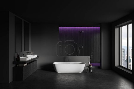 Téléchargez les photos : Intérieur de la salle de bain élégante avec des murs gris et en bois, baignoire confortable, double lavabo debout sur une armoire en bois sombre et douche à l'italienne avec des lumières violettes. Rendu 3d - en image libre de droit