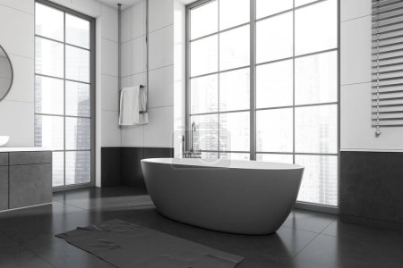 Téléchargez les photos : Salle de bain sombre baignoire intérieure avec serviette sur rail, vue latérale, sol carrelage foncé. Coin baignade avec fenêtre panoramique sur les gratte-ciel de Singapour. rendu 3D - en image libre de droit