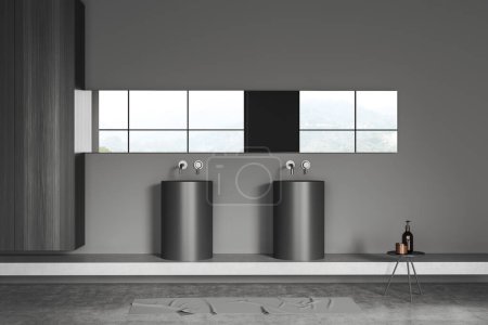 Téléchargez les photos : Intérieur salle de bain sombre avec double lavabo et grand miroir, serviette de pieds sur sol en béton gris. Fenêtre panoramique sur campagne. rendu 3D - en image libre de droit