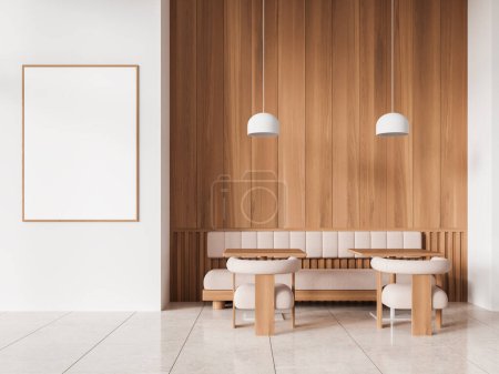 Foto de Interior de restaurante de madera y blanco con asientos y mesa minimalistas, sofá en piso de hormigón azulejo. Acogedora cafetería zona de relax y maqueta cartel de lona en la pared. Renderizado 3D - Imagen libre de derechos