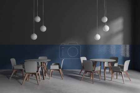 Téléchargez les photos : Restaurant sombre minimaliste intérieur avec chaises et table ronde, sol en béton gris. Élégant café salle à manger avec mobilier en plastique et lampes. rendu 3D - en image libre de droit