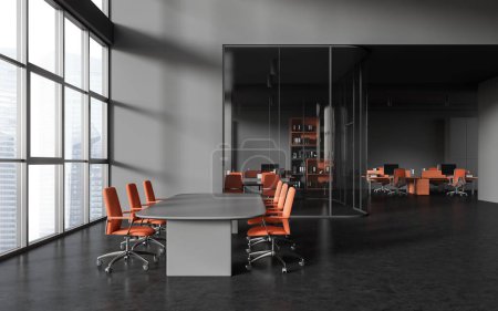 Téléchargez les photos : Intérieur d'une élégante salle de réunion de bureau avec murs gris et verre, sol en béton, longue table de conférence avec chaises orange et espace ouvert avec rangées de bureaux d'ordinateur. Rendu 3d - en image libre de droit
